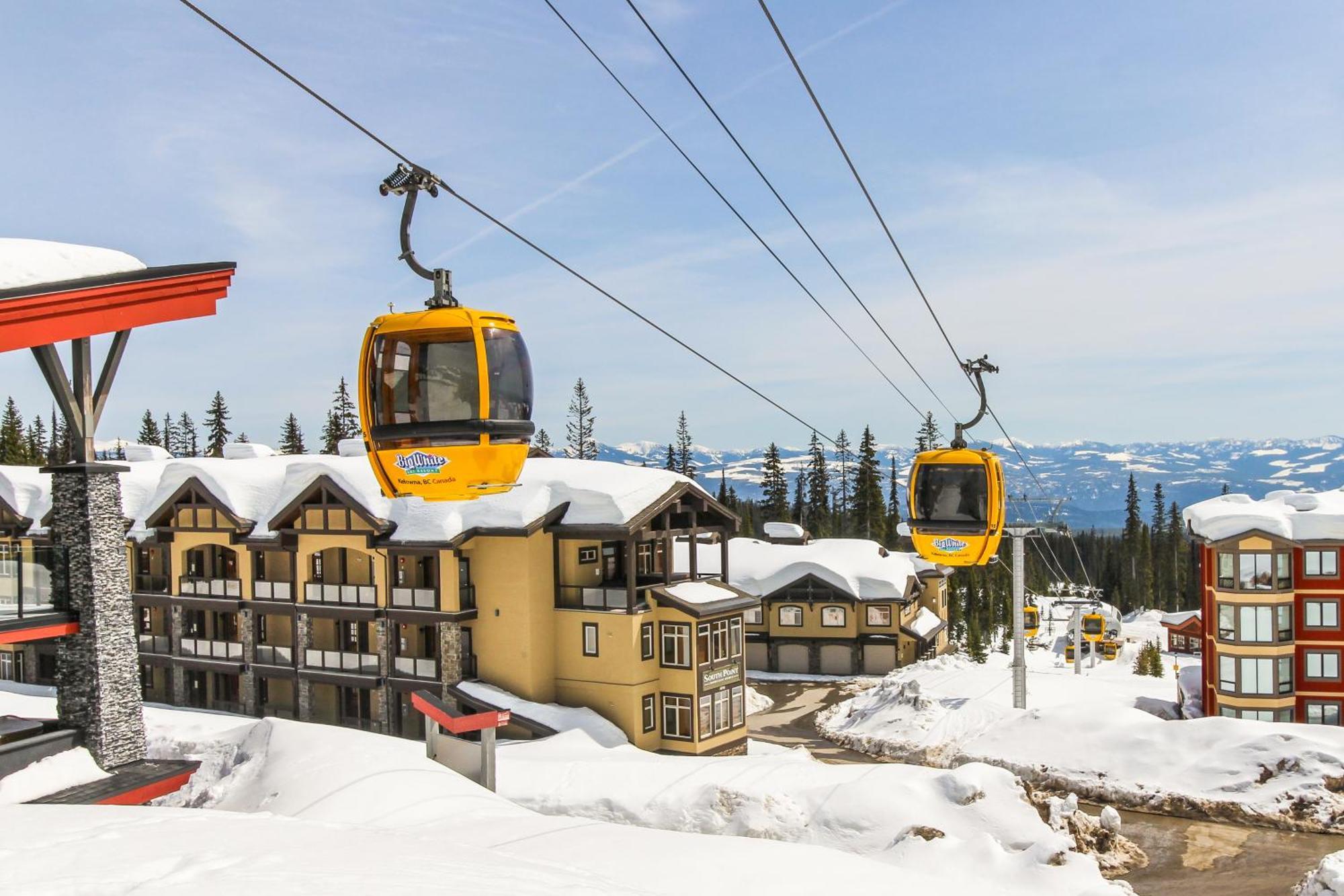 Glacier Lodge Big White Ski Resort Room photo